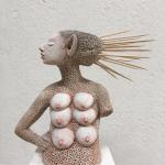 Katrin_Zickler_Artemis_2021_Ton_bemalt_16x17x10 aus der Werkgruppe Frauenpower gefördert durch das Land Sachsen-Anhalt