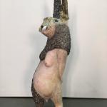 Katrin Zickler "O.T.", 2020, Draht/Papier/Horn/ bemalt, 40x10x10cm